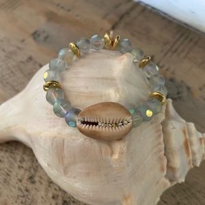 Hawaiian cowry shell bracelet